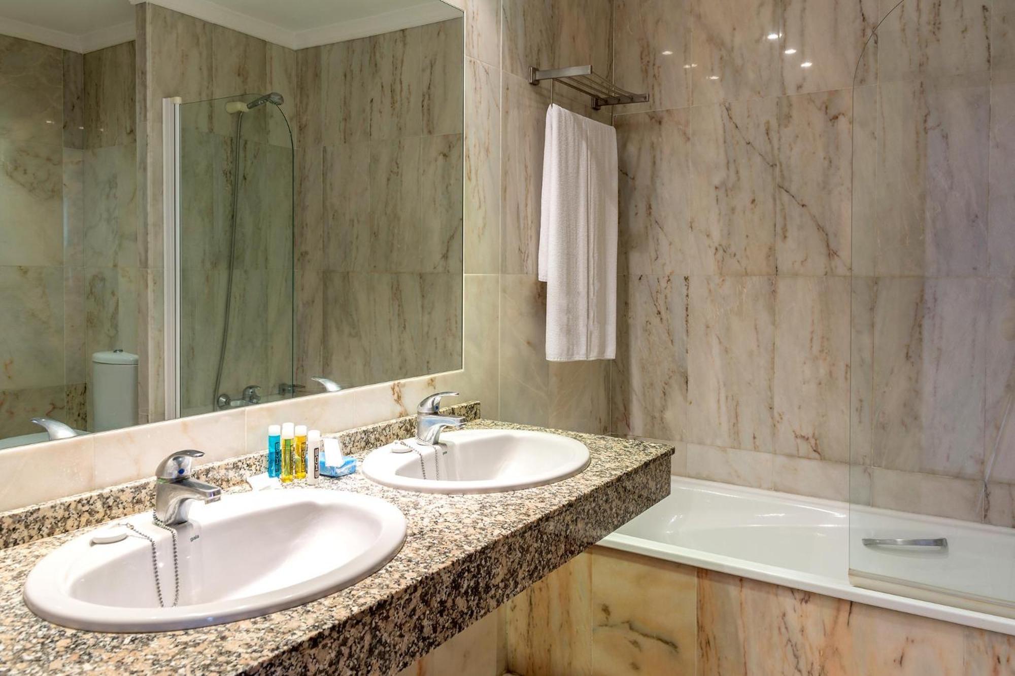 Double or Twin Room,1758289604:JPEG