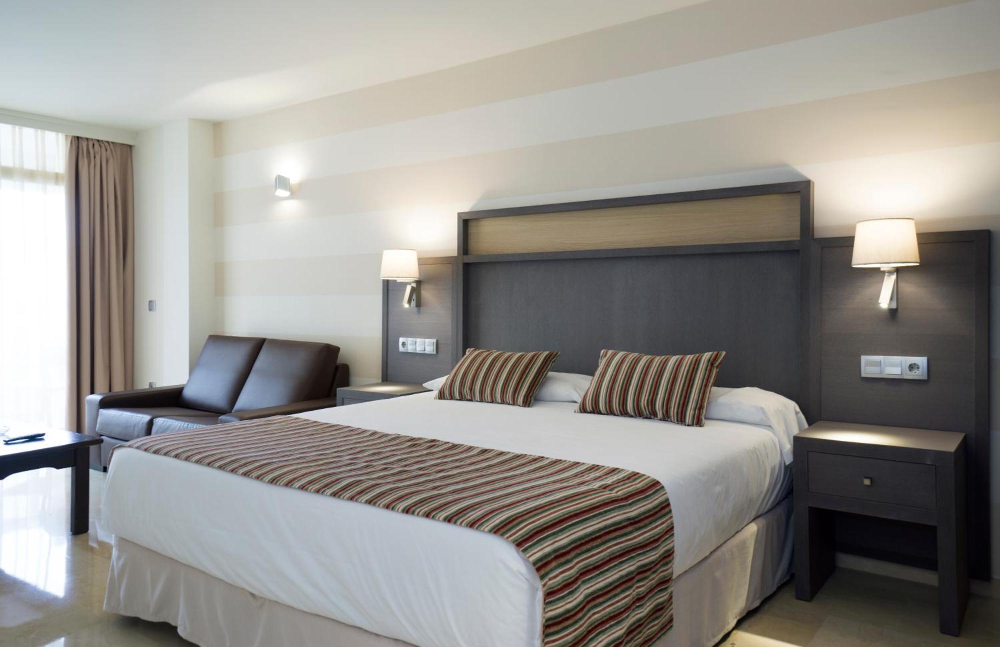 Suite Junior con vistas parciales al mar